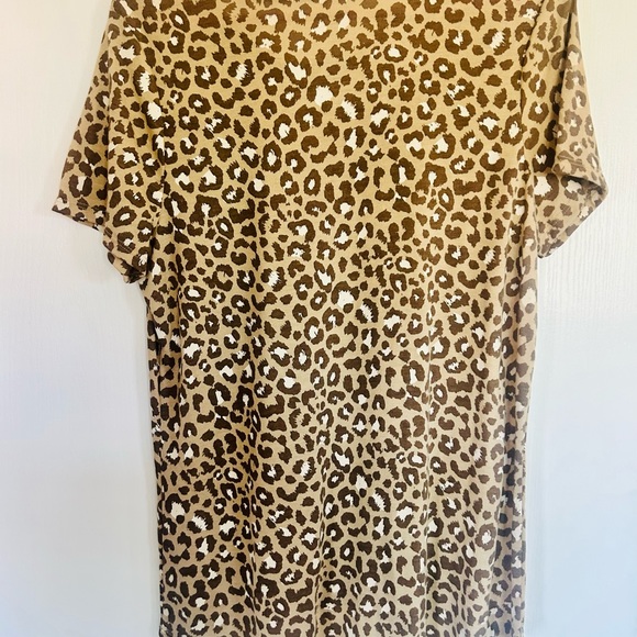 Leopard tee 2 pack. One is NWT (tan colored). Both size XL - Picture 5 of 6
